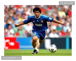 2届MVP+1冠+FMVP，攻防一体，机动性极强的锋线核心。